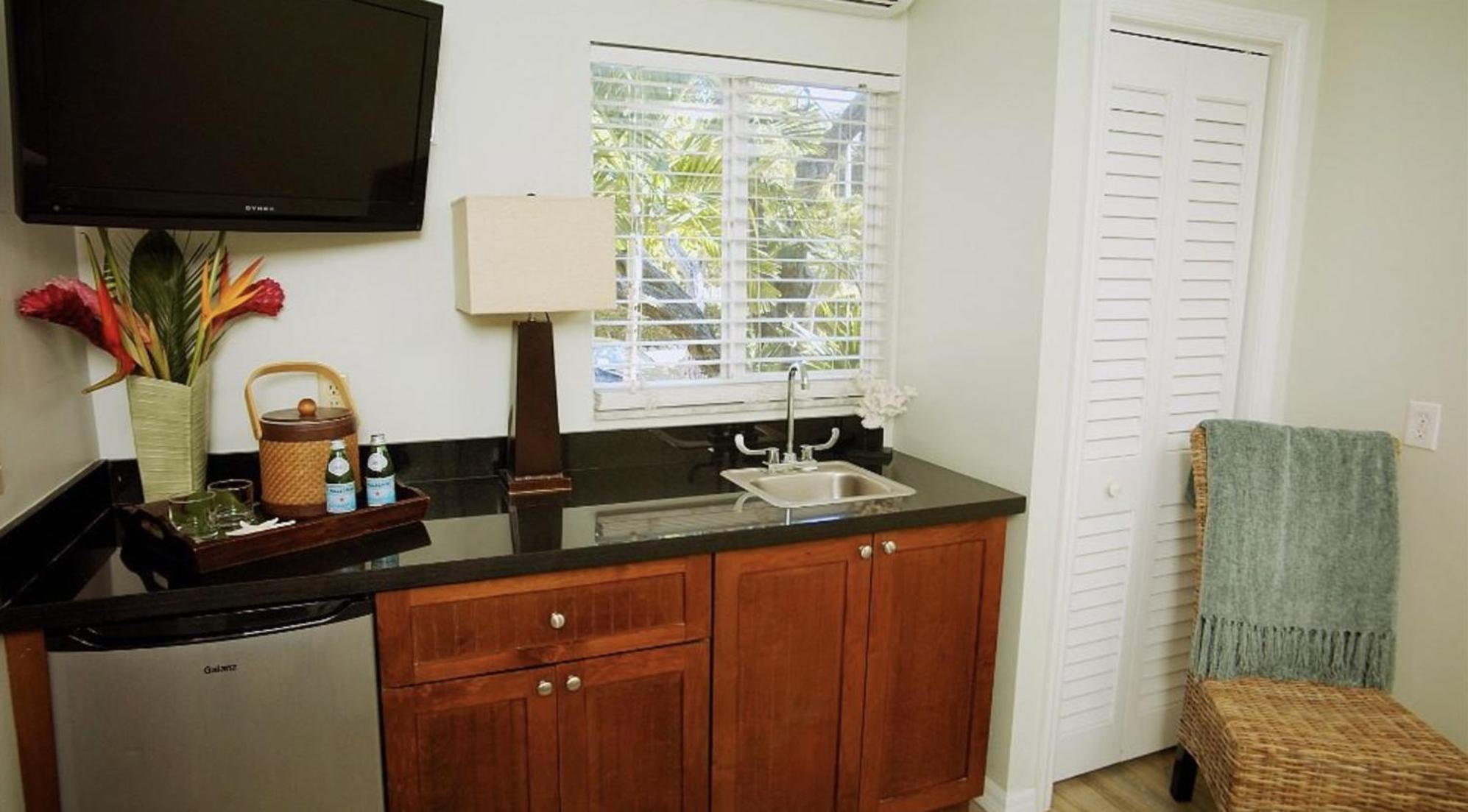 Coconut Palm Inn Tavernier Room photo